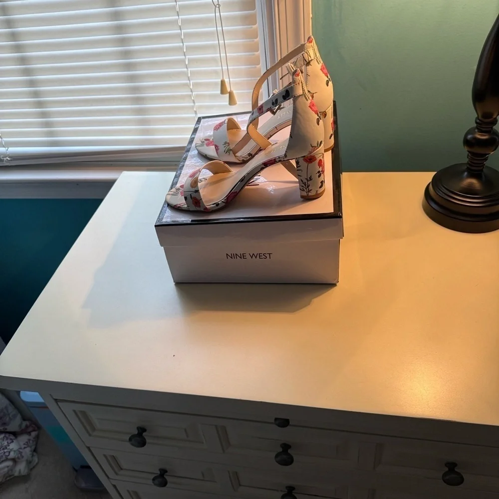 Nine West White and Pink Floral Heels
